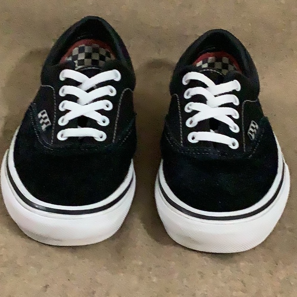 Vans Men’s US 8.5. 500714 Black Suede Sneakers
